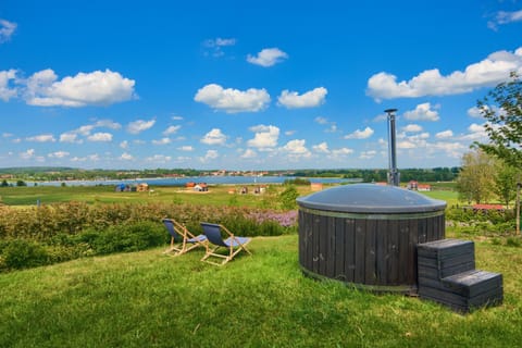 Garden, Hot Tub, Lake view