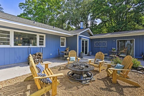 Family-Friendly Escape about 6 Mi to City Center! House in Chattanooga
