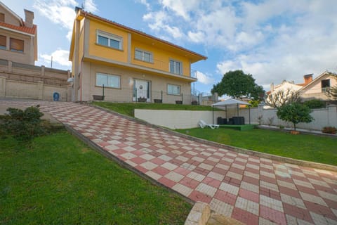 Property building, Facade/entrance, Garden