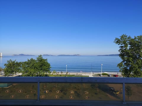 Apartment on the first line of Samil beach and with frontal views of the sea Apartment in Vigo