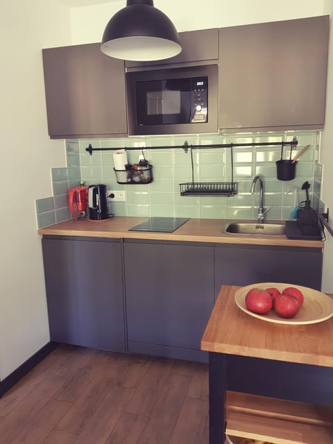 Coffee/tea facilities, Kitchen or kitchenette, Communal kitchen