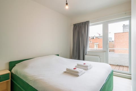 Bed, Photo of the whole room, Bedroom, Street view