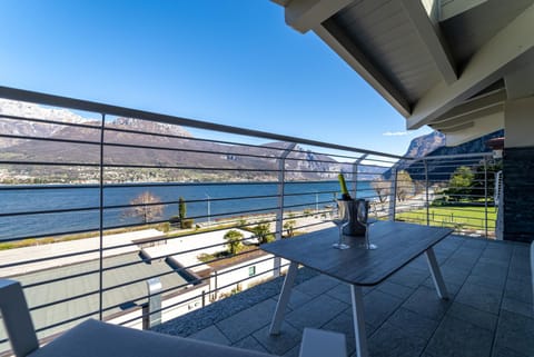 Balcony/Terrace, Balcony/Terrace, Lake view, Mountain view, locker