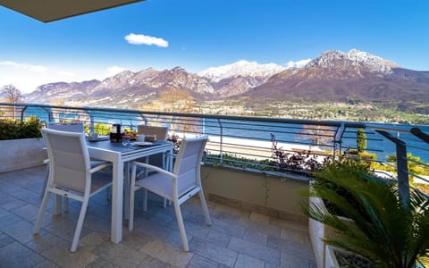 Spring, Day, Natural landscape, View (from property/room), Balcony/Terrace, Dining area, Lake view, Mountain view