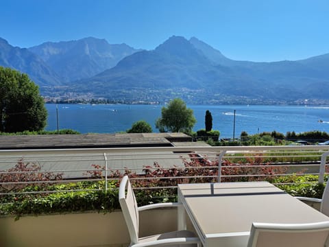 Living room, Lake view, Mountain view