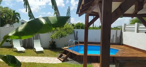 Gîtes Monoï 4 personnes refait en 2023 avec piscine privée House in Guadeloupe