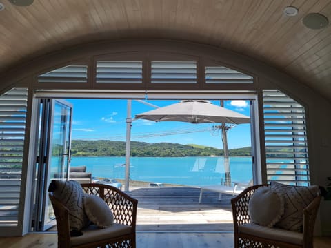 The Boatshed, Luxury Waterfront Accommodation Apartment in Raglan