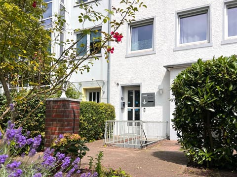 Property building, Facade/entrance, Day