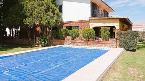 Property building, Garden, Swimming pool