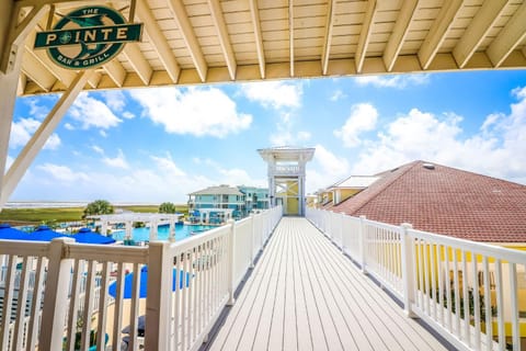 Beautiful two-bedroom with bay views in the lovely Pointe West Resort Apartment in Galveston Island
