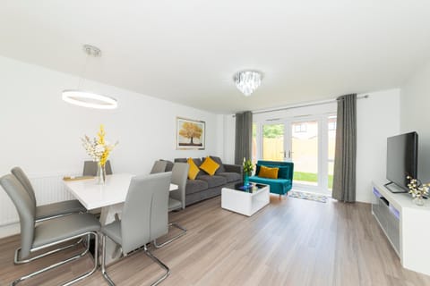 Greenfield Modern 3BR Home - Southcote lane , Reading House in Reading