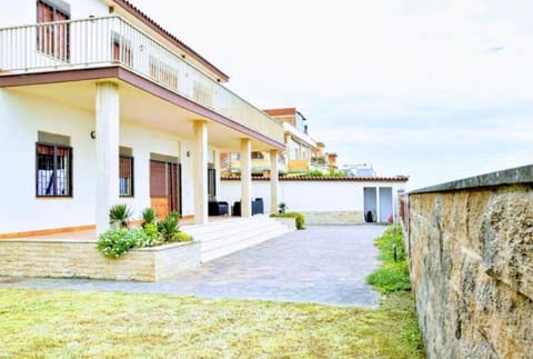 Facade/entrance, Garden, Sea view