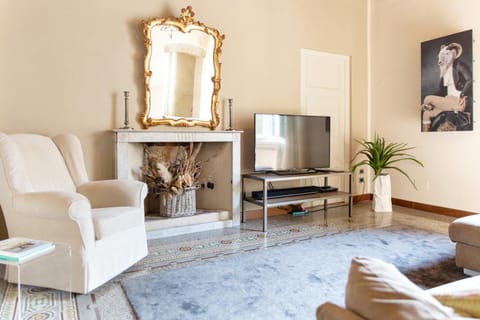Communal lounge/ TV room, Living room