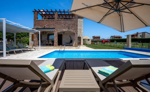 Paradis Villa Stone Queen with Heated Pool Villa in Vodnjan