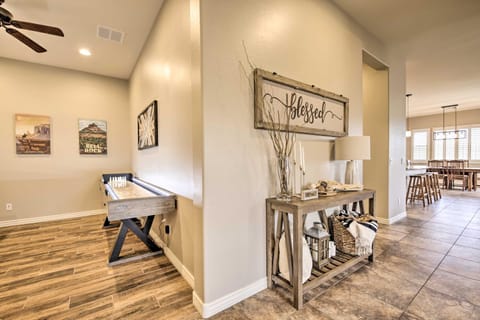 Stylish Goodyear Home with Game Room and Pool! Haus in Goodyear
