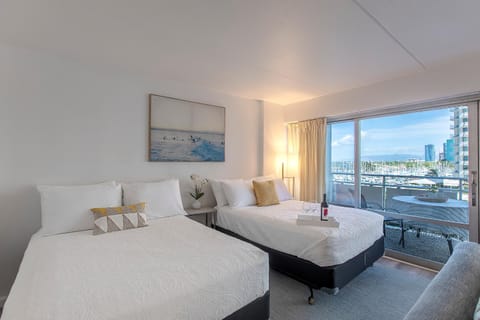@ Marbella Lane - OceanView Suite Steps to Beach Condominio in Honolulu