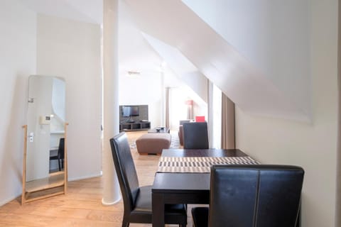 TV and multimedia, Living room, Dining area