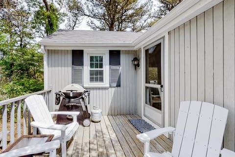 Whitman Surf Cottage & Great Hollow Retreat House in Truro