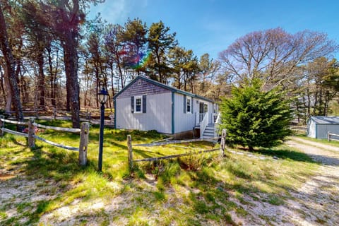 Whitman Surf Cottage & Great Hollow Retreat House in Truro