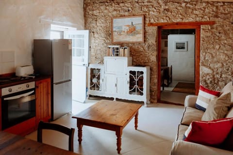 Lounge or bar, kitchen