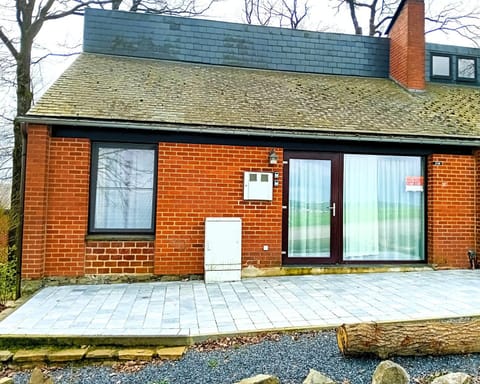 Louloudia Bonsoy Jaune 12 huis in het bos met mooi uitzicht en kalmte House in Wallonia, Belgium