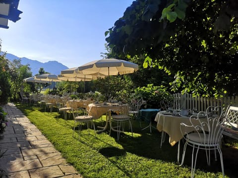 Property building, Restaurant/places to eat, Breakfast
