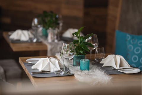 Restaurant/places to eat, Restaurant/places to eat