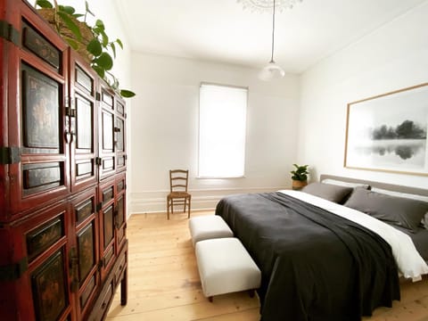 Castlebar - Superior Boutique Accomodation - Steps to Pakington Street House in Geelong West