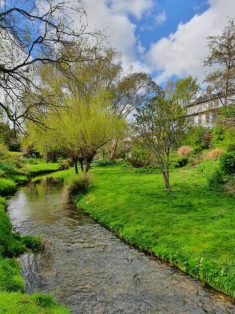 Nearby landmark, Garden, Garden view, River view