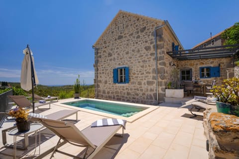 Swimming pool, sunbed
