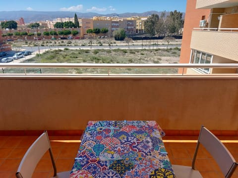 Apartamento El Ingenio con balcón y aparcamiento en Almería - Alborania Condo in Almería