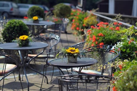 Patio, Restaurant/places to eat, Spring, Balcony/Terrace