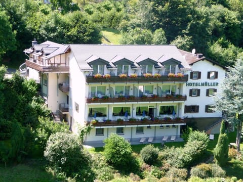 Facade/entrance, Bird's eye view