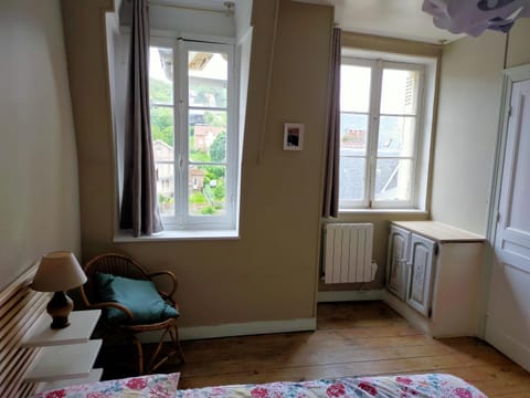 1 appartement plus une studette 4 à 6 personnes a 100 m de la mer Apartment in Normandy