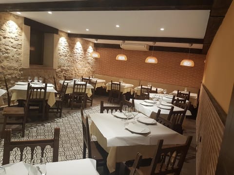 Hostal Mesón Castilla Alojamiento y desayuno in Sigüenza