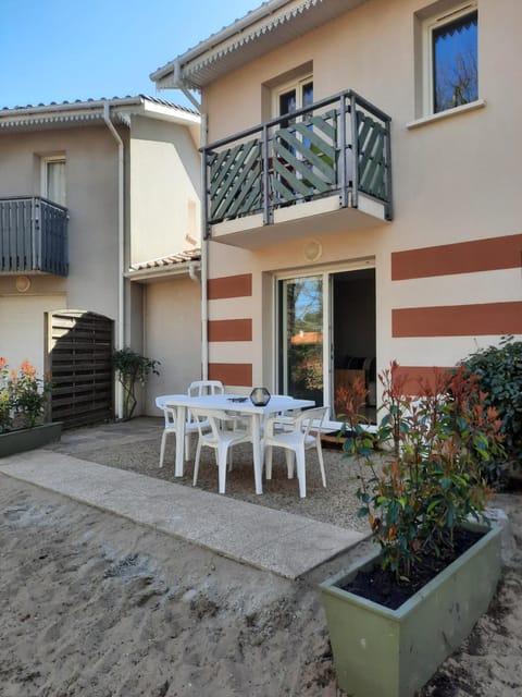 Belle maisonnette dans résidence avec piscine House in Soulac-sur-Mer