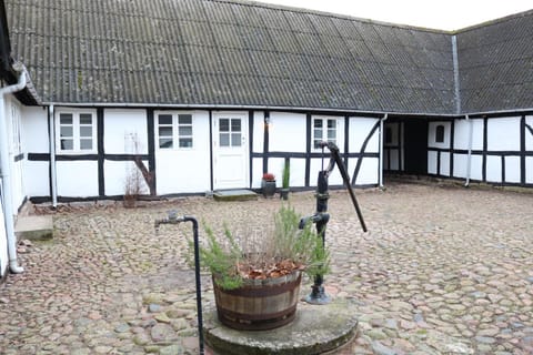 Property building, Facade/entrance, Inner courtyard view