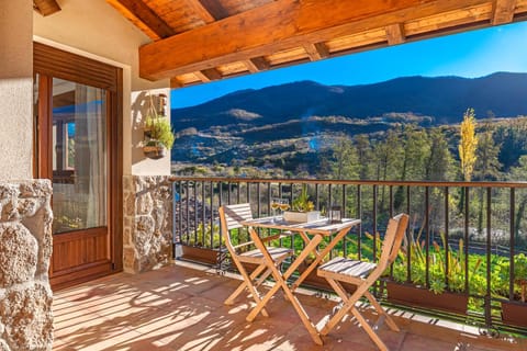 Balcony/Terrace, Mountain view, River view