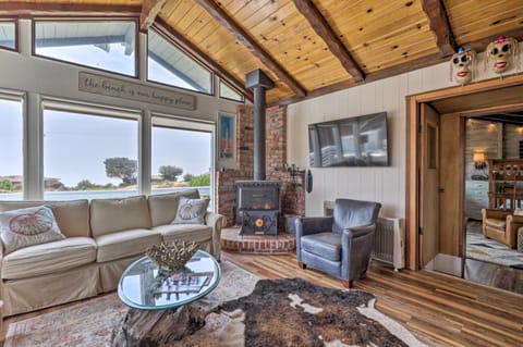 Cozy Irish Beach Cottage with Private Beach Access! House in Mendocino County