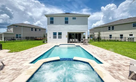 Energetic 6 Bdrm Home with Games Room at Encore House in Bay Lake
