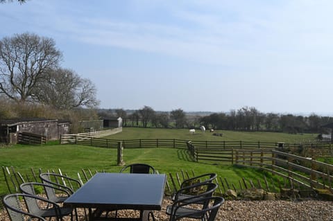 Stunning Barn Conversion next to Horse Field sleeps 10 House in England