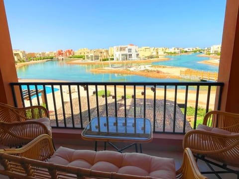 Patio, Day, Natural landscape, View (from property/room), Balcony/Terrace, Seating area, Lake view