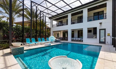 Ultra-Modern 10 Bdrm Oasis with Pool and Spa at Reunion House in Four Corners