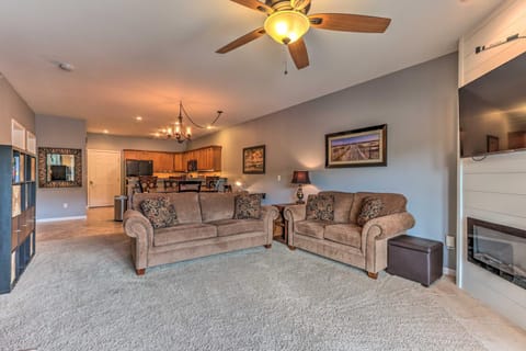 Idyllic Camdenton Condo with Community Pool and Lake! Wohnung in Lake of the Ozarks