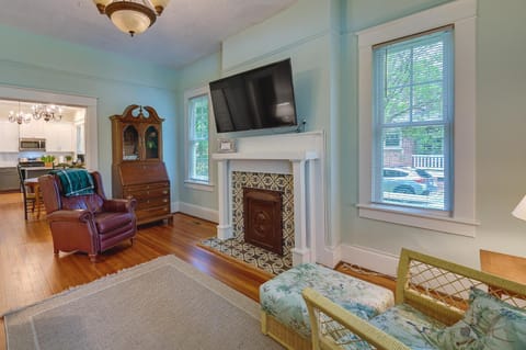 Cozy Casa Verde Getaway - 1 Mi to UNCG Campus House in Greensboro