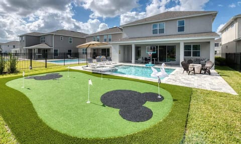 Dazzling 8 Bdrm Home with Putting Green at Encore House in Bay Lake