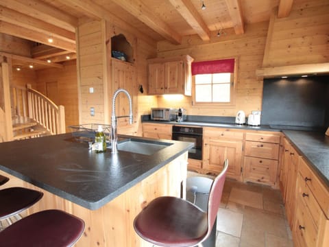 Grand Chalet avec Sauna, Cheminée et Parking aux Carroz - FR-1-572-246 Chalet in Arâches-la-Frasse