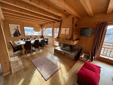 Grand Chalet avec Sauna, Cheminée et Parking aux Carroz - FR-1-572-246 Chalet in Arâches-la-Frasse