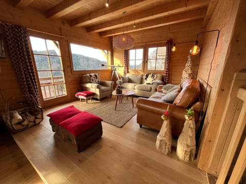 Grand Chalet avec Sauna, Cheminée et Parking aux Carroz - FR-1-572-246 Chalet in Arâches-la-Frasse