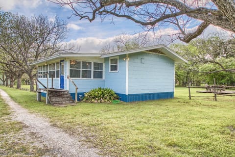 RR 9084BC Bluebonnet Cabin House in Canyon Lake